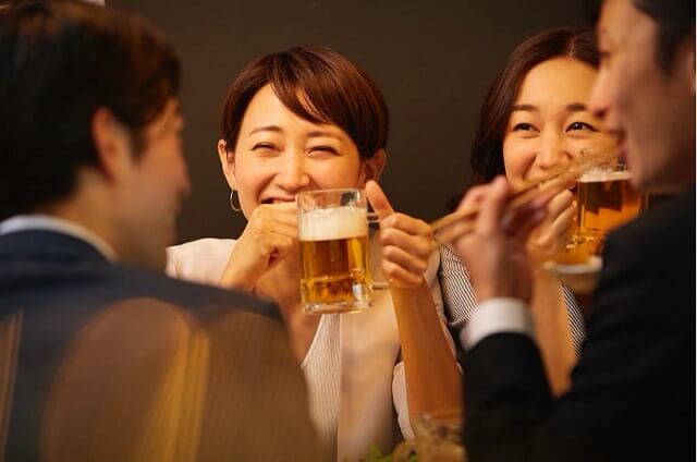 席替えが終わったらもう一度乾杯！席替えは数回繰り返します。